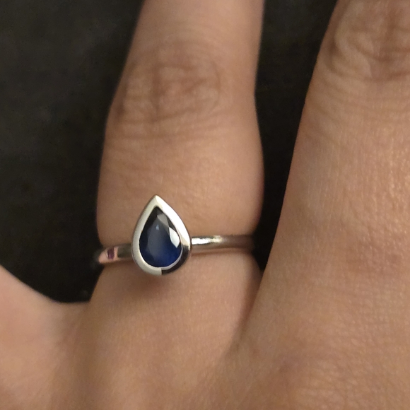 Elegant Silver and Sqppgure Teardrop Ring